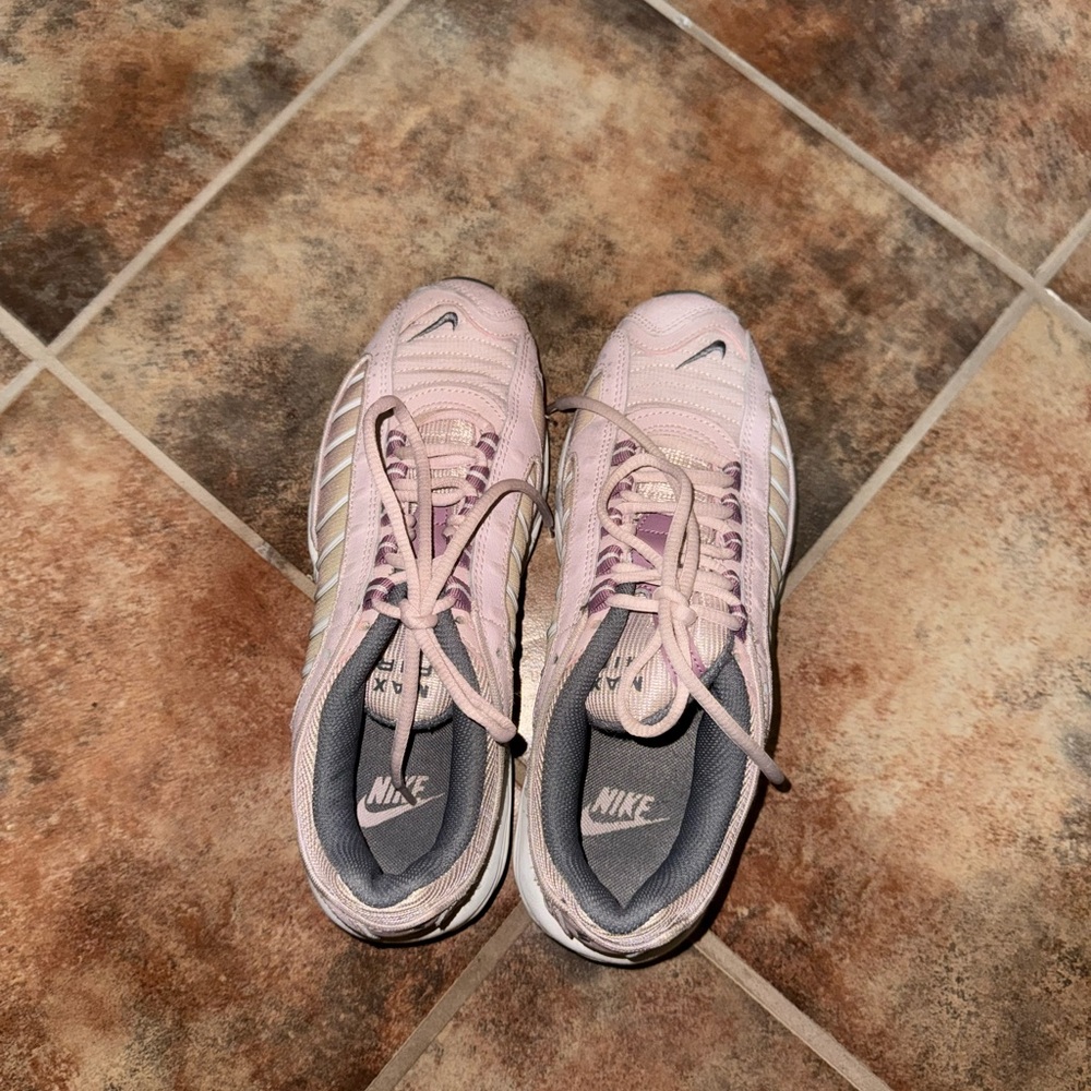 Nike tailwind💓 - Picture 2 of 3